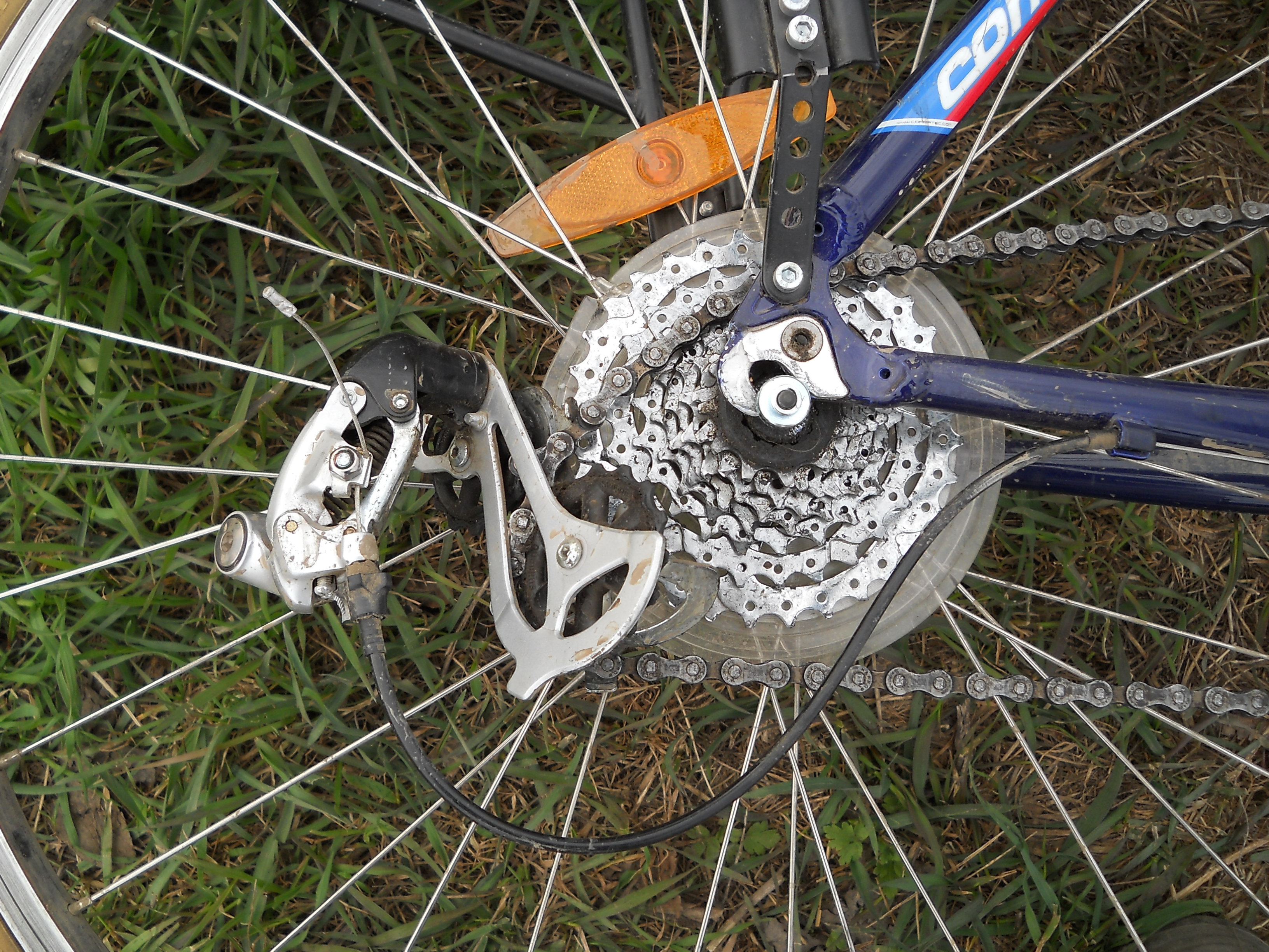 поломка велосипедного петуха / поломаный велопетух